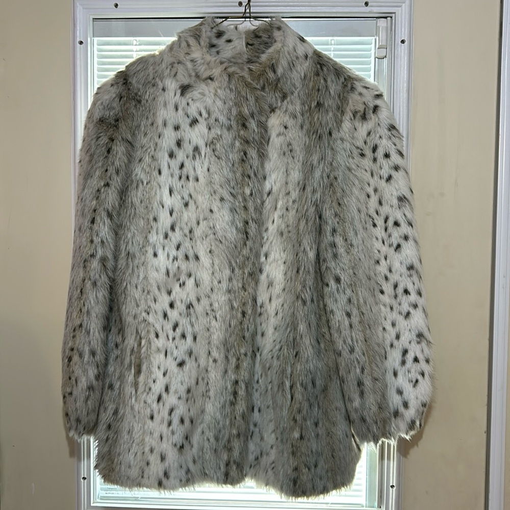 Style VI Ltd. Fur coat